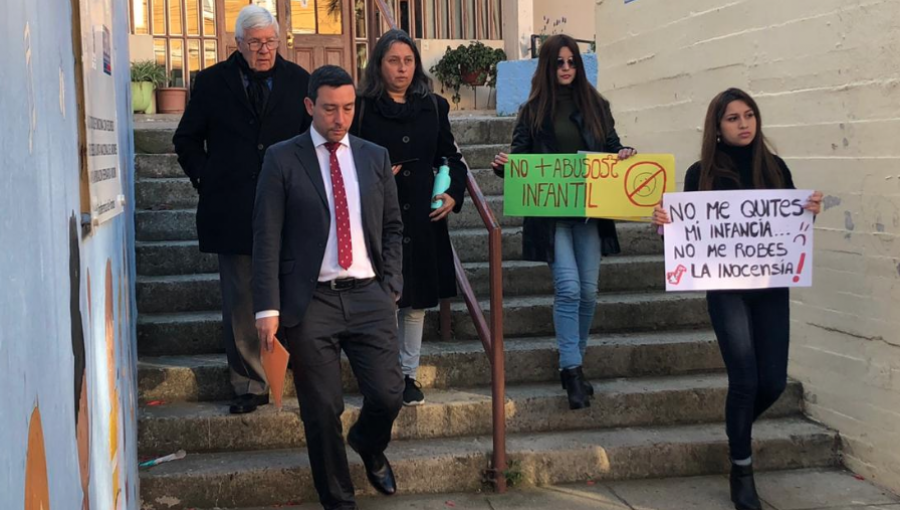 Apoderados de jardín infantil de Valparaíso se querellan tras denuncias de abuso sexual contra cuatro niños