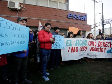 Vecinos de Osorno protestaron contra Essal por prolongado corte de agua potable