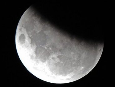 Conozca detalles del eclipse lunar parcial que se registrará este martes