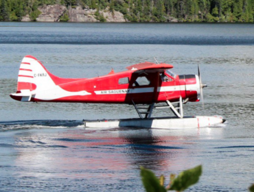 Tres personas murieron y cuatro están desaparecidas tras estrellarse un hidroavión en Canadá