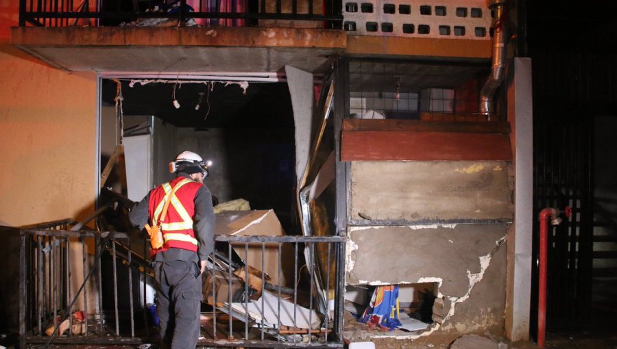 Un lesionado y cuatro departamentos dañados dejó explosión por gas en Valparaíso