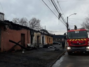 11 domicilios y locales comerciales se quemaron en dos incendios simultáneos en Los Ángeles