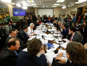 Con votos de diputados DC y PS se aprobó nuevo administrador de seguros sociales