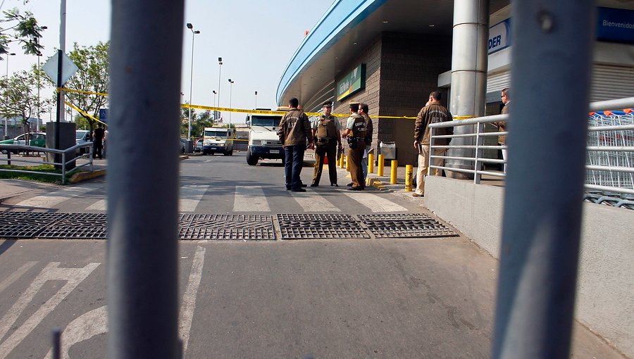 Carabineros indaga robo de al menos $30 millones en supermercado de Santiago