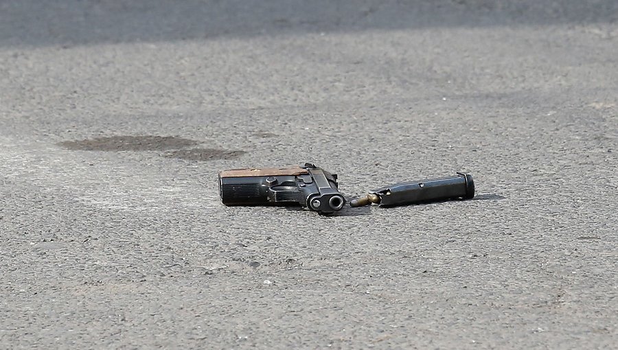 Sujeto es baleado por carabinero tras asaltar una farmacia en Ñuñoa