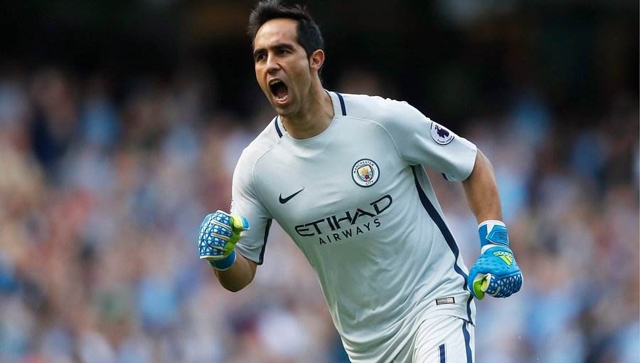 Claudio Bravo nuevamente fue titular en el triunfo del Manchester City en Hong Kong