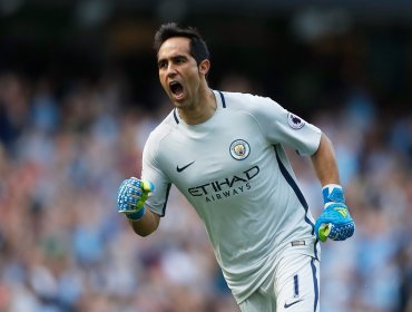 Claudio Bravo nuevamente fue titular en el triunfo del Manchester City en Hong Kong