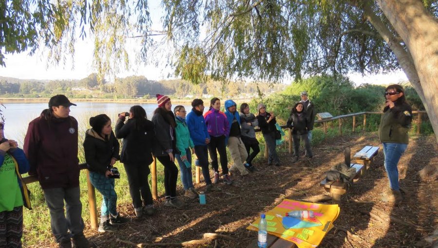 El Tabo: Voluntarios de Chile, México, Colombia y Perú mejoran infraestructura de la laguna El Peral