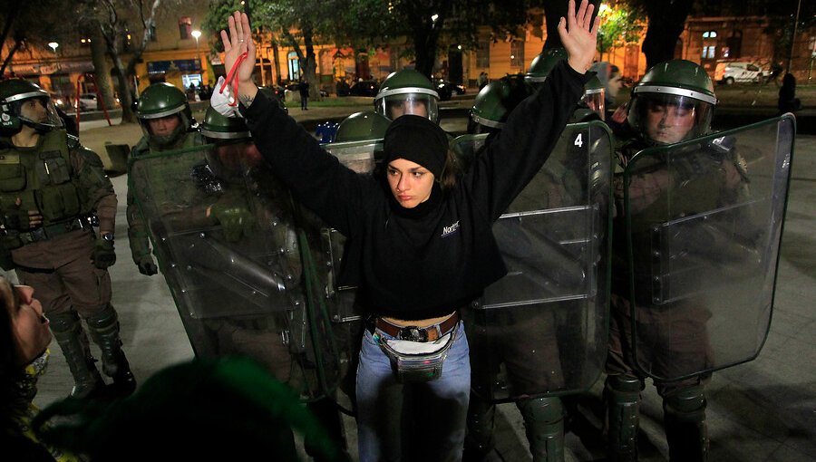 Marcha por el aborto libre en Valparaíso termina con serios incidentes en Av. Pedro Montt