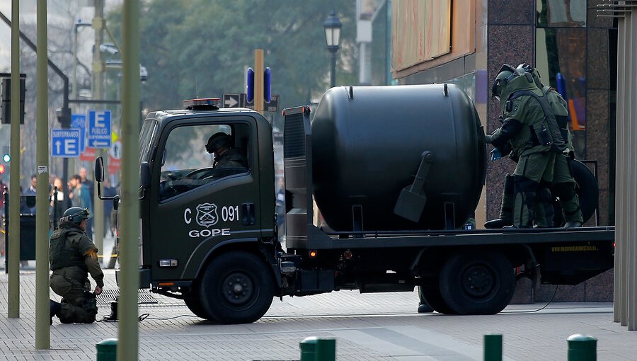 Fiscalía indaga uso de pólvora industrial en atentados de comisaría y Quiñenco