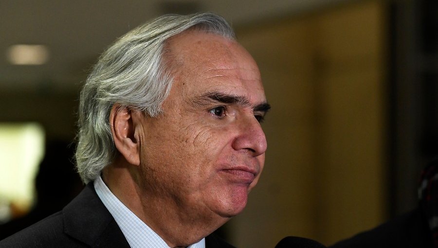 Ministro Chadwick respondió a los dichos "fuera de todo lugar" del gobernador de Tacna