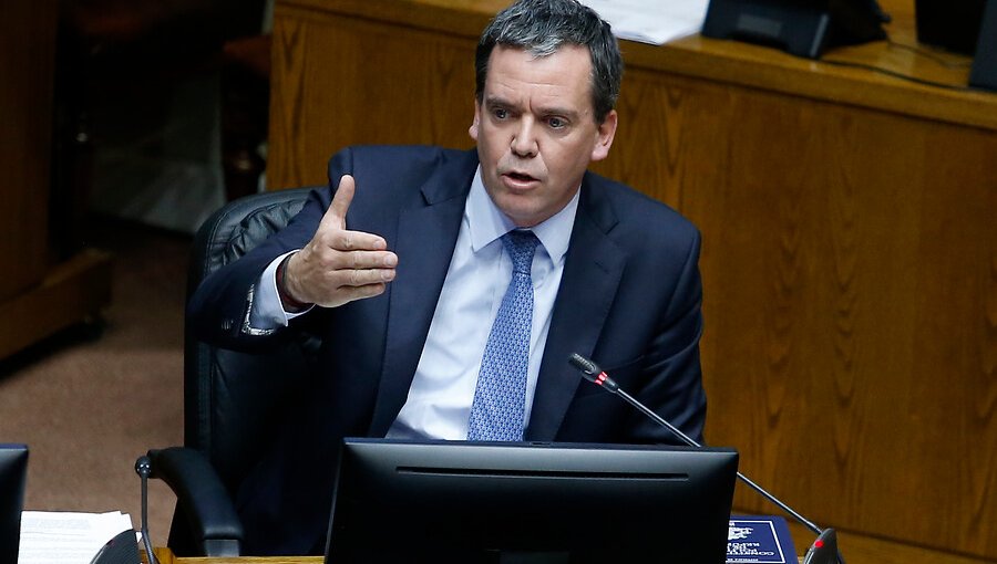 Senador Harboe se suma a la idea de trasladar el Congreso Nacional a Santiago