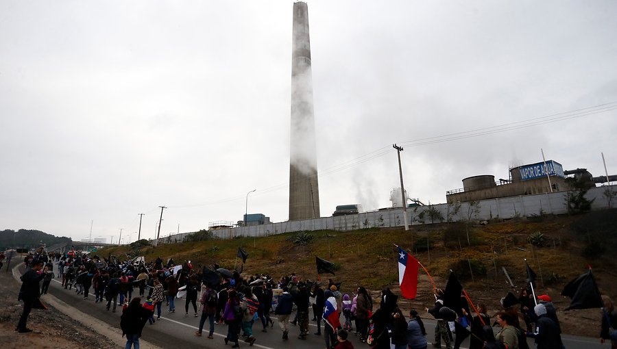 Emplazan al Intendente, Salud y Medio Ambiente a "responder ante falta de previsión" por episodio contaminante en Quintero