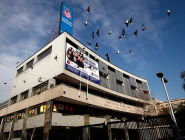 Apoderados votarán si unifican o no los centros de padres del Instituto Nacional