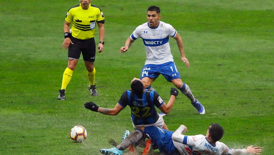 Lluvioso partido entre Huachipato y la UC le habría pasado la cuenta a Eduardo Gamboa