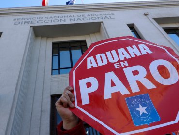 Funcionarios de Aduanas depusieron paro, pero no descartaron futuras movilizaciones