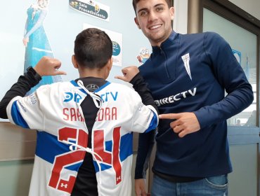 Jugadores de la UC visitaron a niños de la Unidad Oncológica del hospital San Juan de Dios