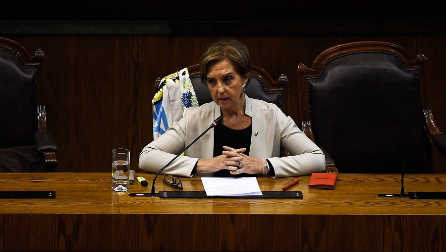 Comisión de Transportes del Senado citó a la ministra Gloria Hutt