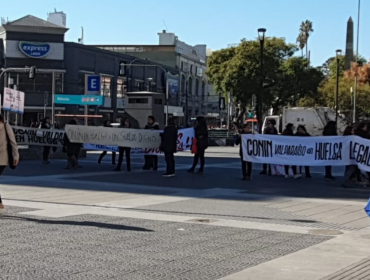 Funcionarios en huelga de la Corporación para la Nutrición Infantil se manifestaron en la Intendencia de Valparaíso