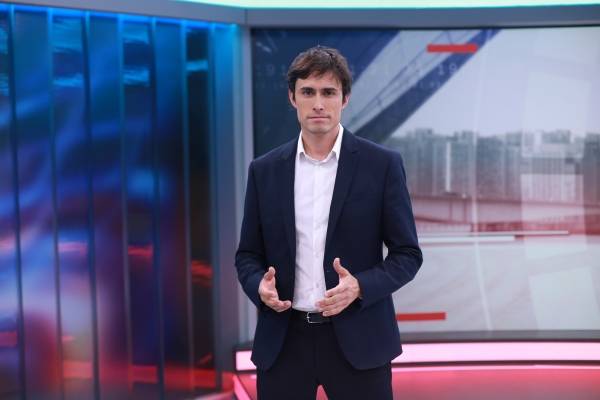 Roberto Cox acompañará a Macarena Pizarro en el noticiario central de Chilevisión