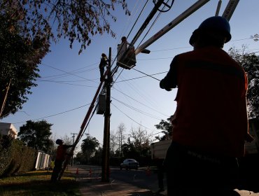 Falla en línea de transmisión provoca corte de energía eléctrica en Puente Alto y San José de Maipo