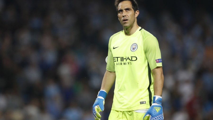 Manchester City suma a un nuevo arquero y aumenta la competencia para Claudio Bravo