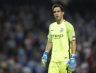 Manchester City suma a un nuevo arquero y aumenta la competencia para Claudio Bravo