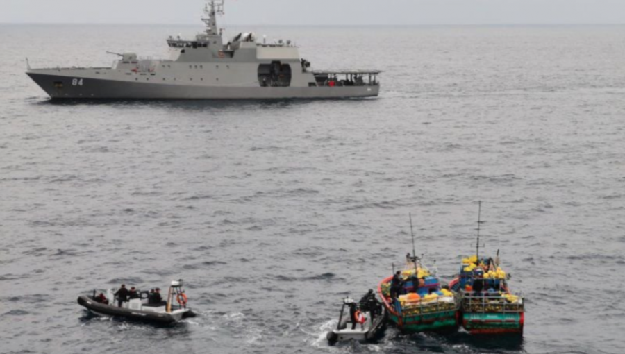 Armada captura dos embarcaciones peruanas con más de 5 toneladas de tiburón