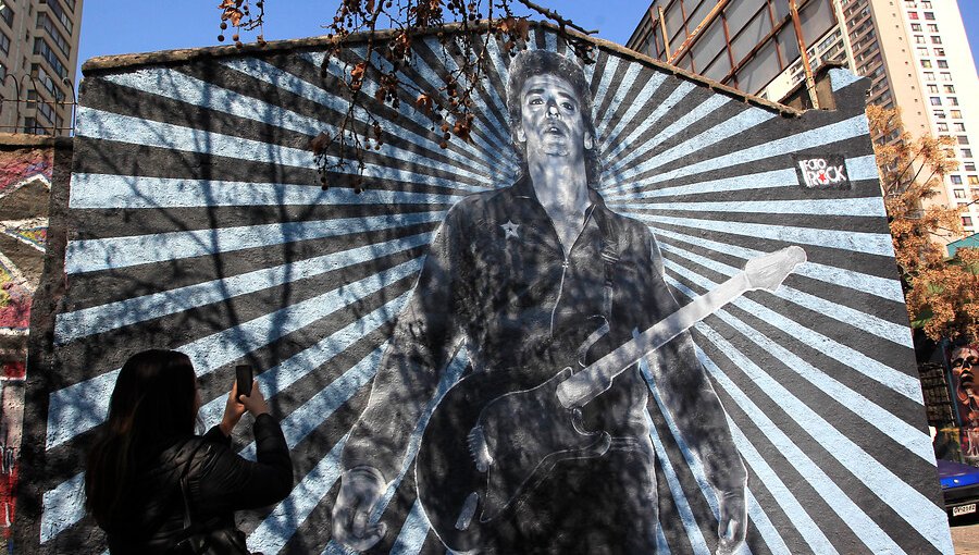 "Que viva entre la gente": Gustavo Cerati fue inmortalizado en un mural en Santiago