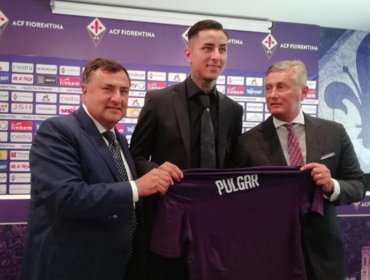 Erick Pulgar fue presentado como nuevo jugador de la Fiorentina de Italia