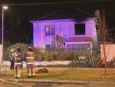 Tres adultos mayores resultaron lesionados por violento incendio en Las Condes