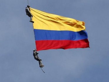 Dos soldados colombianos murieron durante un show aéreo en Medellín