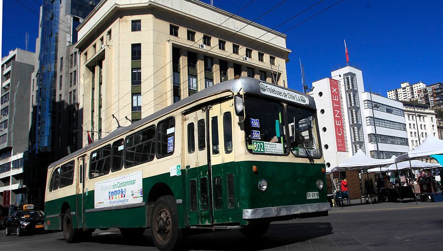 Alcalde Sharp llamó al Presidente Piñera a intervenir en el subsidio a los trolebuses