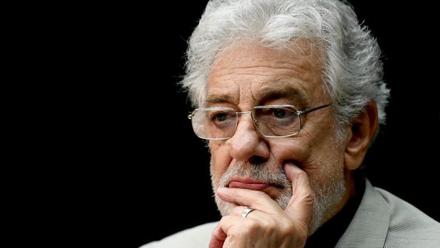 Ocho cantantes y una bailarina acusan a Plácido Domingo de acoso sexual