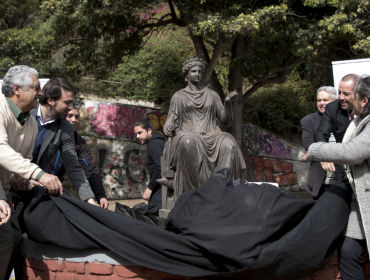 Luego de 16 años, estatua «La República» regresó a la plaza Rubén Darío de Valparaíso