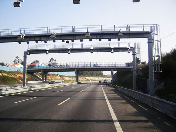 30 pórticos se instalarán en autopistas para combatir robos de objetos a conductores