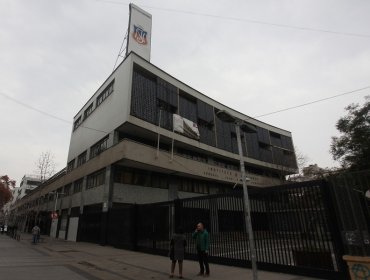 Fiscalía aún no ordena detención de alumno del Instituto Nacional que manipula arma en video