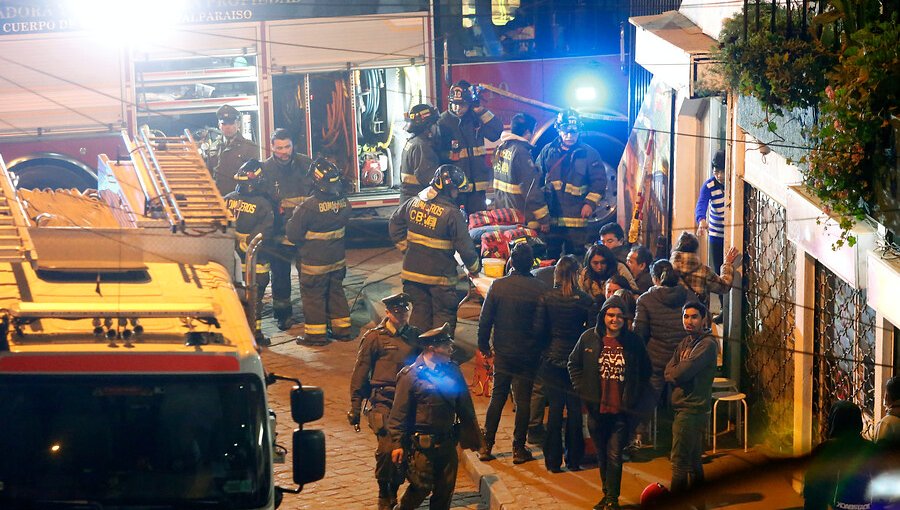 Alcalde Sharp y derrumbe de casa en Valparaíso: "Es un hecho lamentable, extremadamente grave"