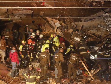 Al menos cuatro personas fallecieron tras derrumbe de vivienda en pleno centro de Valparaíso