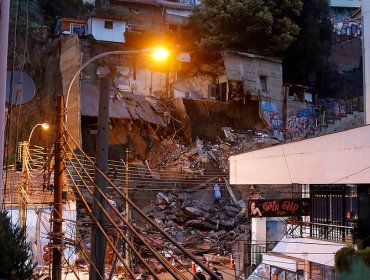 Aumentan a seis las víctimas fatales por derrumbe en Valparaíso: aún hay cuatro cuerpos bajo escombros