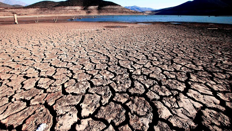 Diputados piden que Presidente Piñera declare emergencia climática y ecológica en Chile