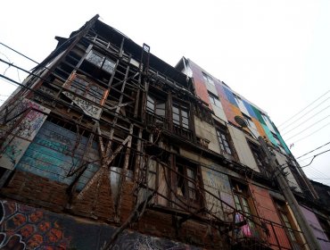 Vecinos de Valparaíso denuncian abandono de las autoridades: "No se preocupan de los cerros"