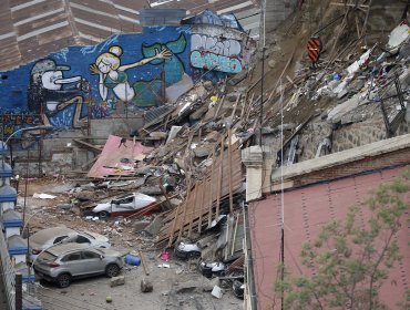 Tragedia en Valparaíso: Rescatan a un quinto cuerpo entre los escombros durante la madrugada