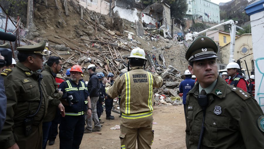 Rescatan cuerpo de sexta víctima tras derrumbe de cerro Bellavista en Valparaíso