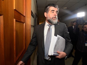 Ministro Ubilla señala que no es ilegal pedir carnet para ingresar al Instituto Nacional