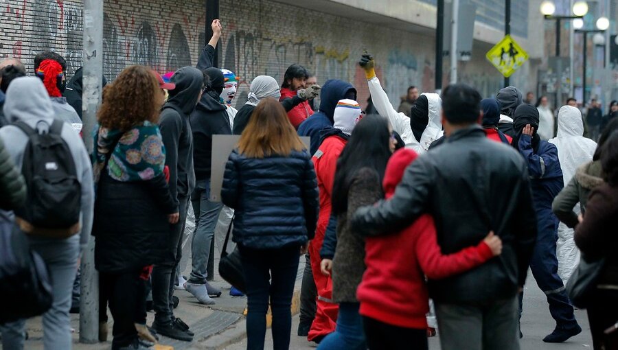 Diputado Torrealba denunció en fiscalía agresión a apoderados del Instituto Nacional