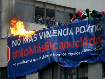 Nueva violenta jornada en el Instituto Nacional obliga a rectoría a suspender las clases