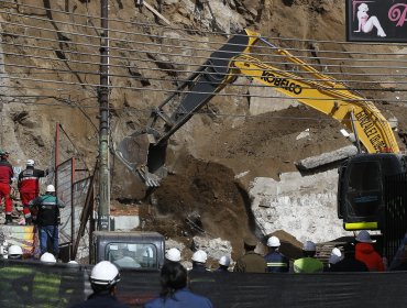 "Con delicadeza y respeto" se dio inicio a extracción de escombros en Valparaíso