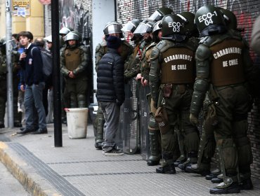 Seis carabineros resultaron heridos tras nuevos incidentes en el Instituto Nacional