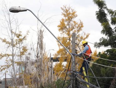 Enel activa plan preventivo ante posibilidad de vientos en la precordillera de la capital